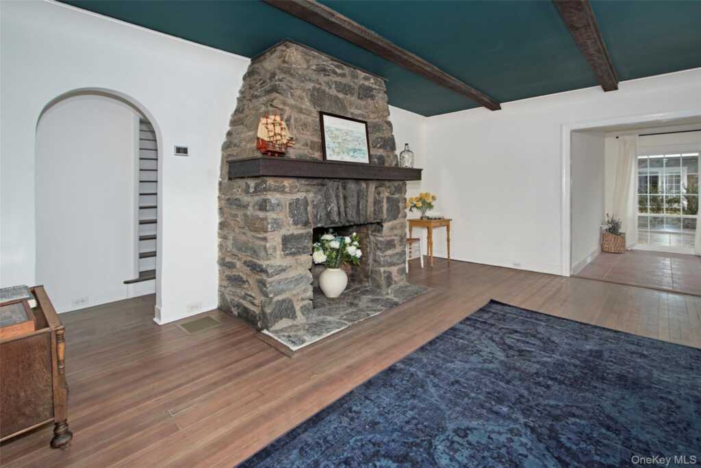 319 Oakland Beach Avenue, Rye, NY 10580 - Photo 6 of 30