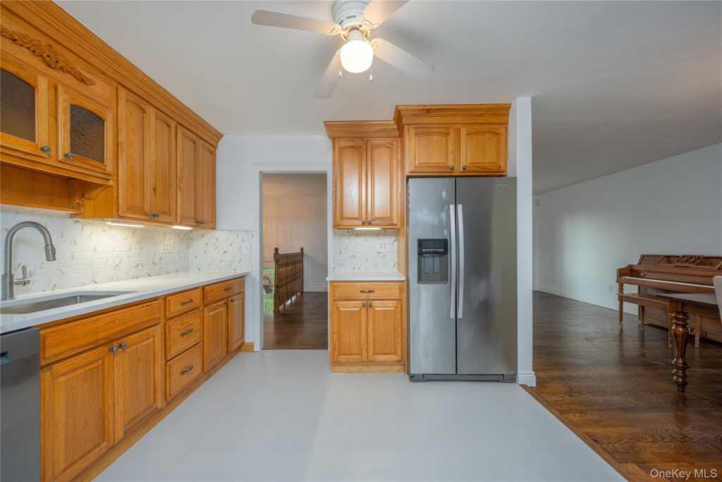 11 Guterl Terrace, Pearl River, NY 10965 - Photo 10 of 34