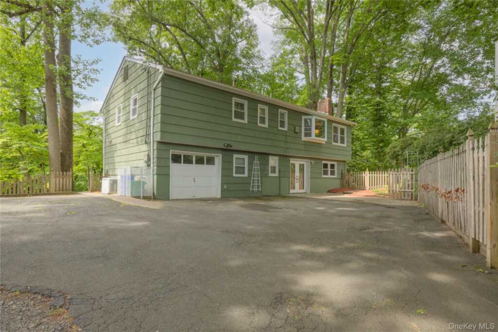 11 Guterl Terrace, Pearl River, NY 10965 - Photo 23 of 34