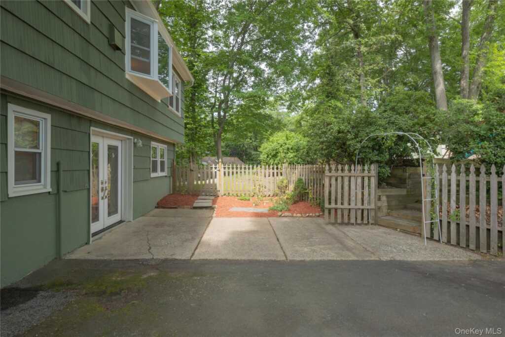 11 Guterl Terrace, Pearl River, NY 10965 - Photo 24 of 34