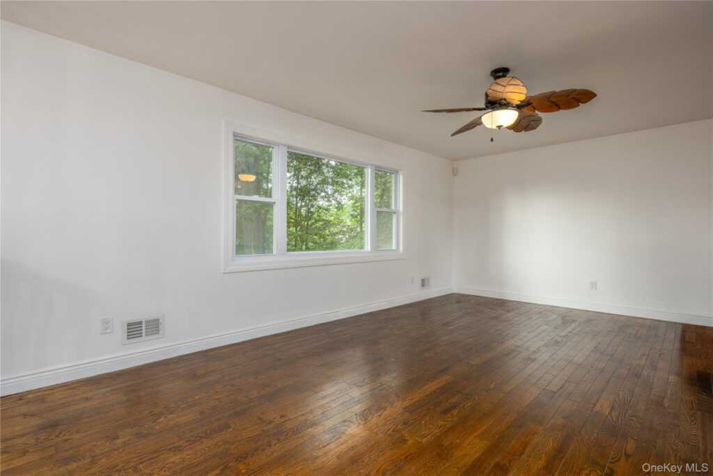 11 Guterl Terrace, Pearl River, NY 10965 - Photo 4 of 34
