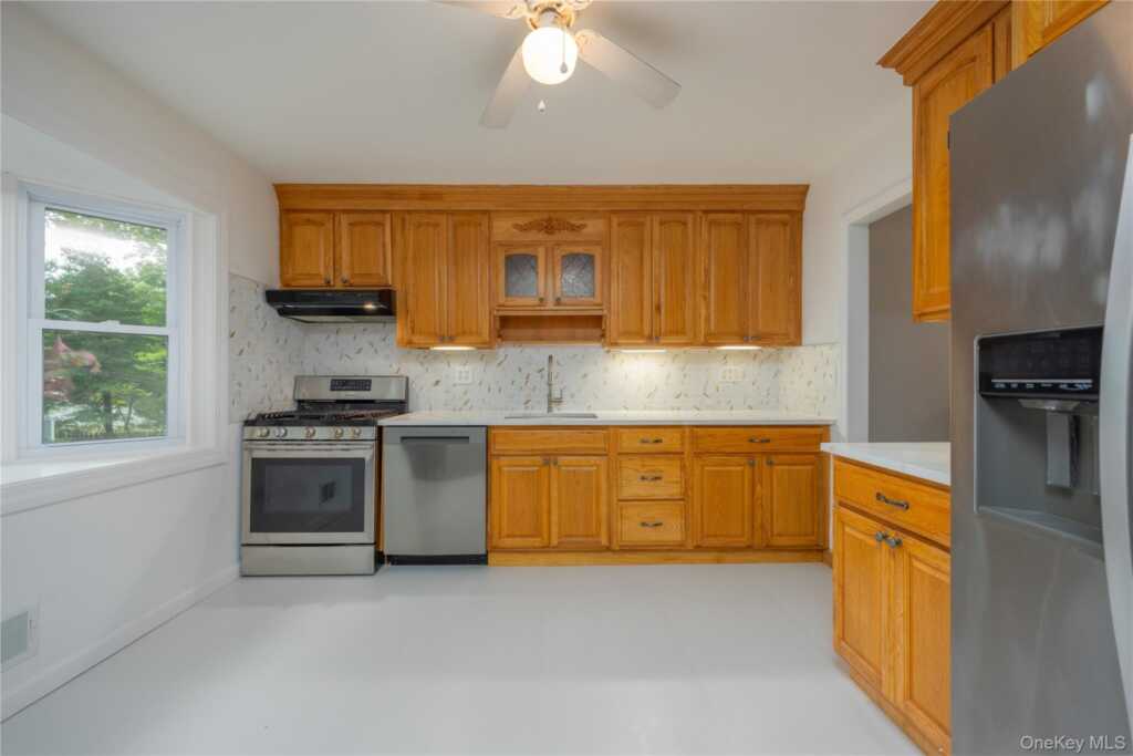 11 Guterl Terrace, Pearl River, NY 10965 - Photo 9 of 34