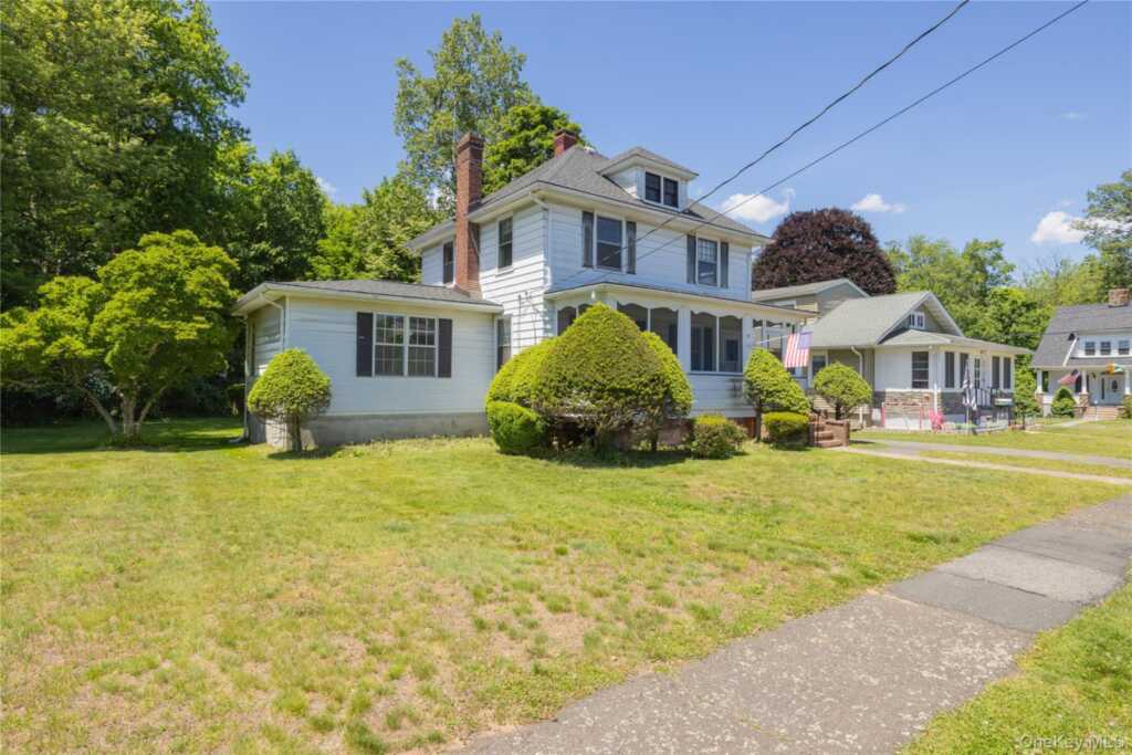 97 N Serven Street, Pearl River, NY 10965 - Photo 2 of 16
