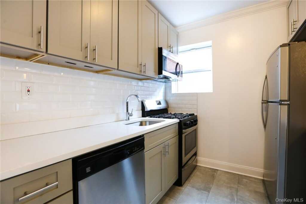 196 Martine Avenue, Unit #3C, White Plains, NY 10601 - Photo 3 of 18