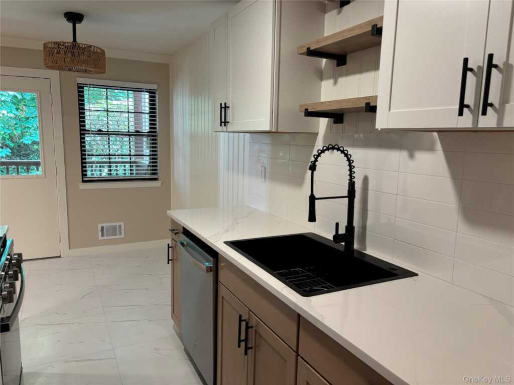 452 Somerset Drive, Unit #F, Pearl River, NY 10965 - Photo 10 of 31