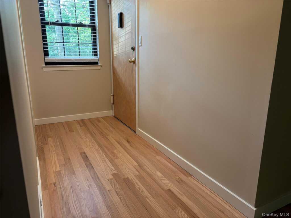 452 Somerset Drive, Unit #F, Pearl River, NY 10965 - Photo 4 of 31