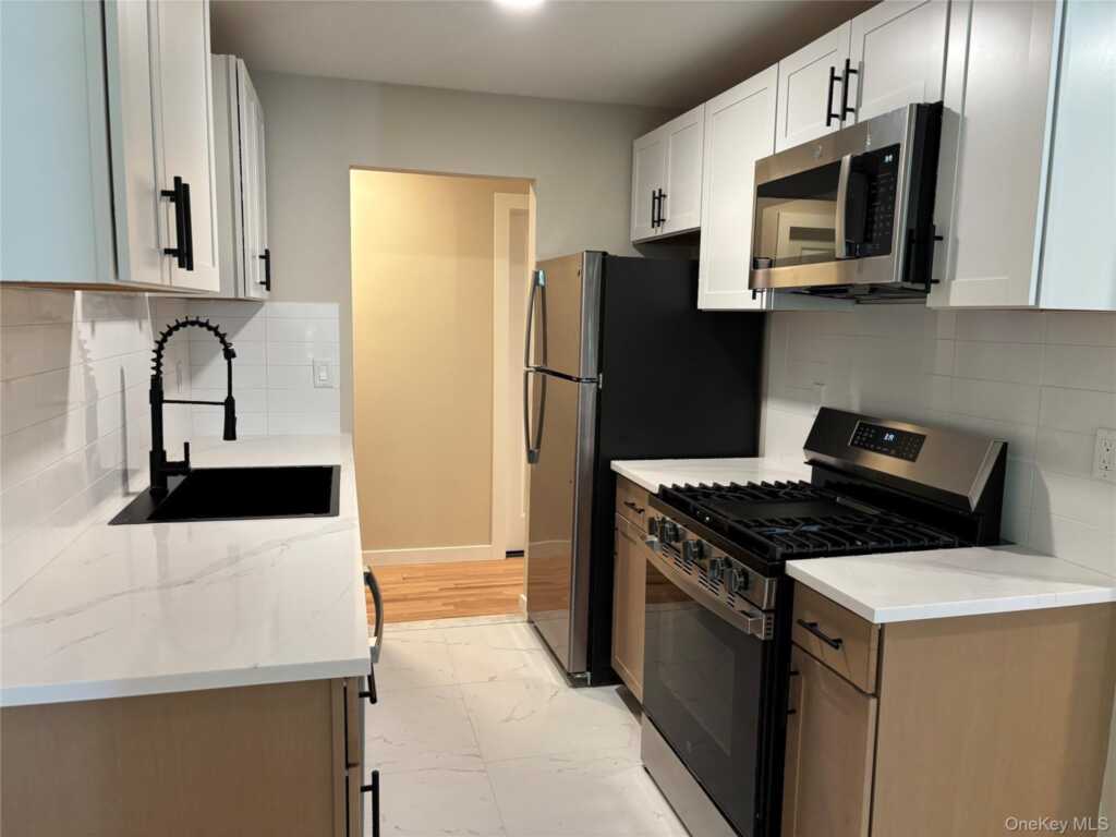 452 Somerset Drive, Unit #F, Pearl River, NY 10965 - Photo 8 of 31