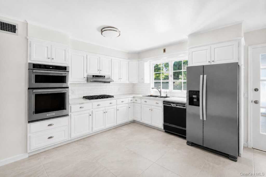 835 Shore Acres Drive, Rye, NY 10543 - Photo 13 of 41