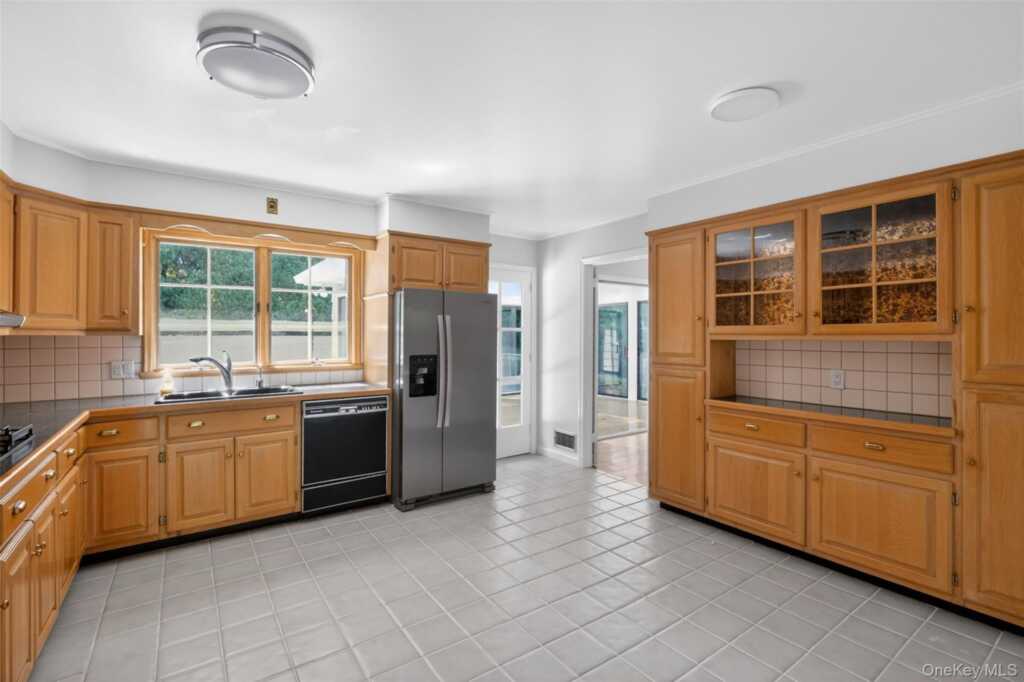 835 Shore Acres Drive, Rye, NY 10543 - Photo 15 of 41