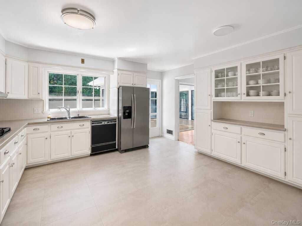 835 Shore Acres Drive, Rye, NY 10543 - Photo 16 of 41