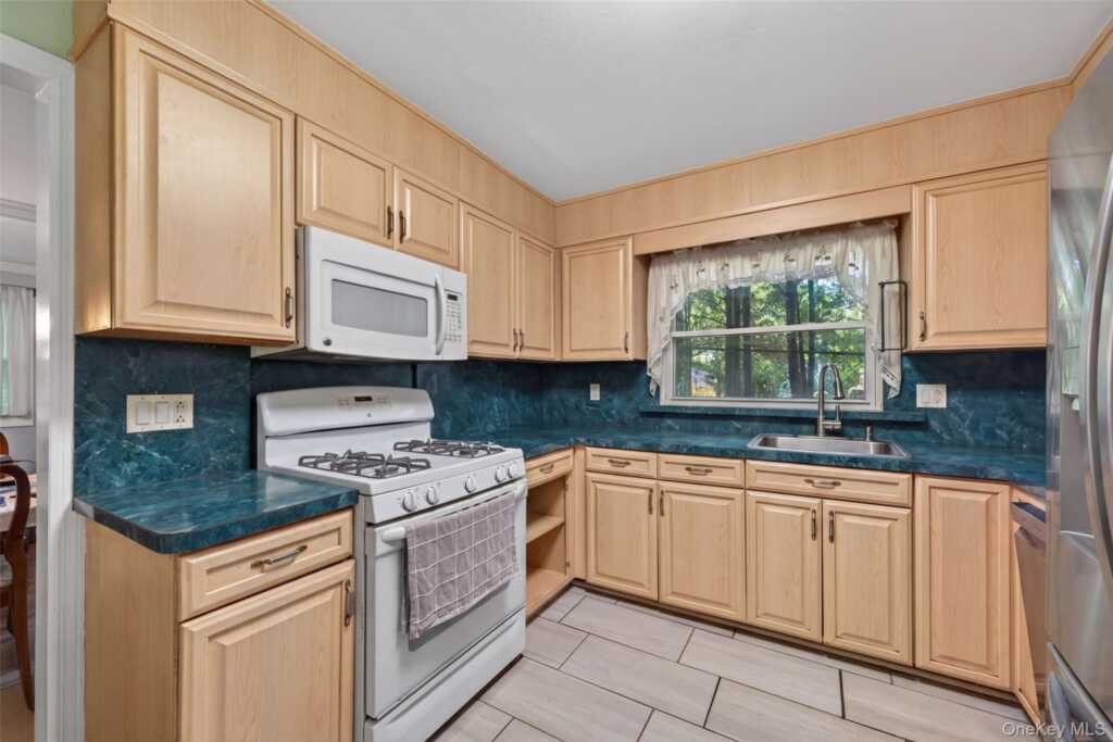 13 Prospect Place, Suffern, NY 10901 - Photo 8 of 29