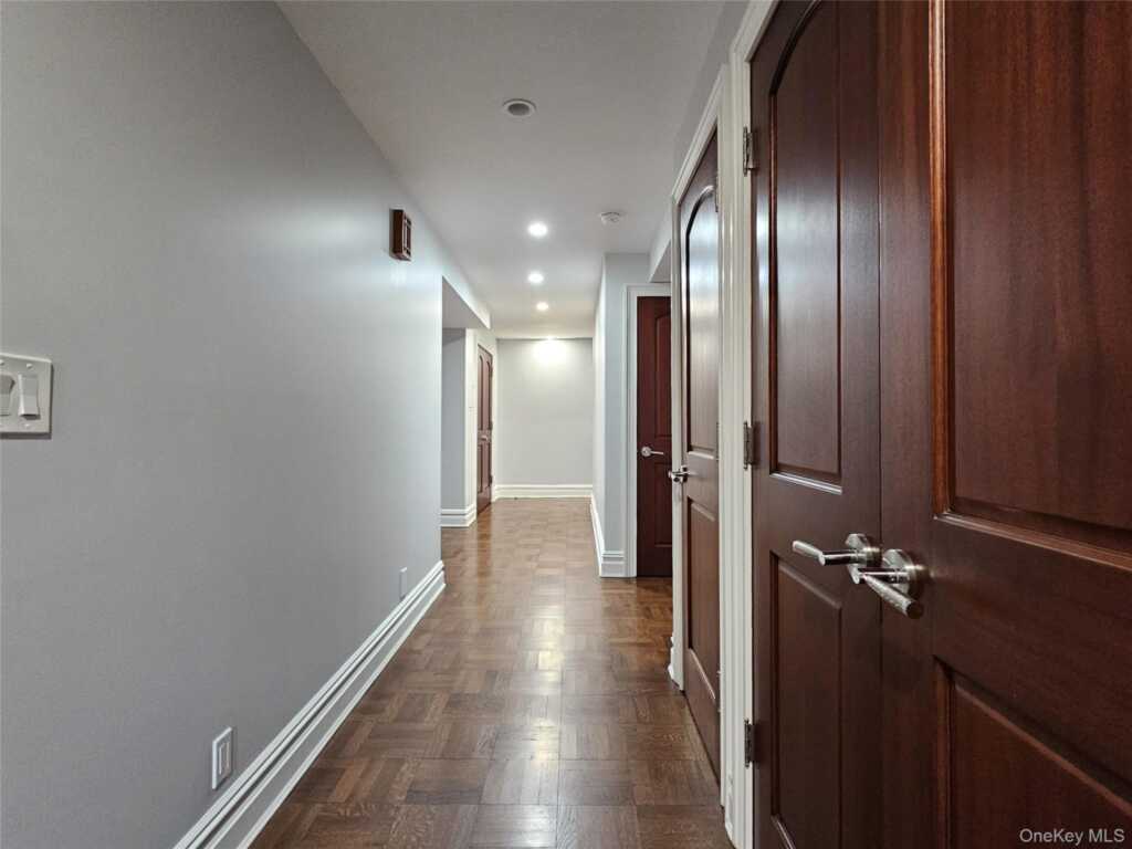 49 Greenridge Avenue, White Plains, NY 10605 - Photo 14 of 44