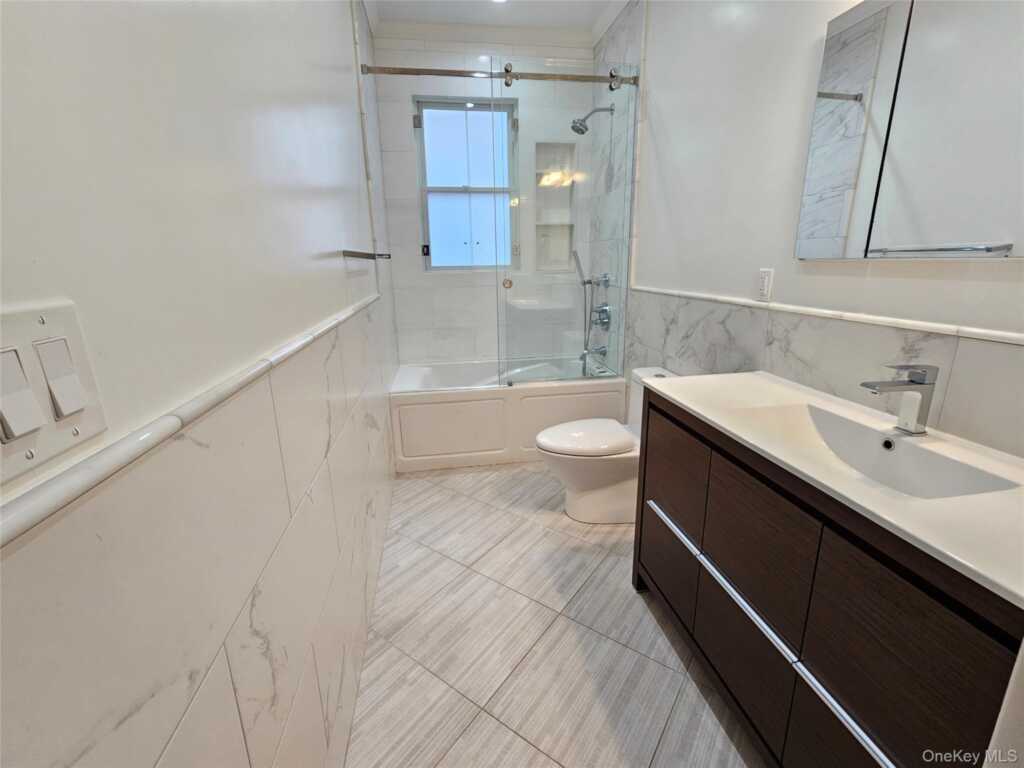 49 Greenridge Avenue, White Plains, NY 10605 - Photo 18 of 44