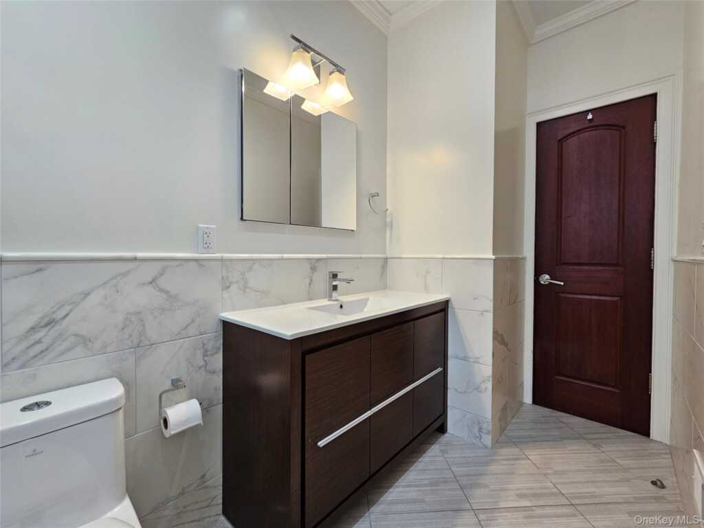 49 Greenridge Avenue, White Plains, NY 10605 - Photo 19 of 44