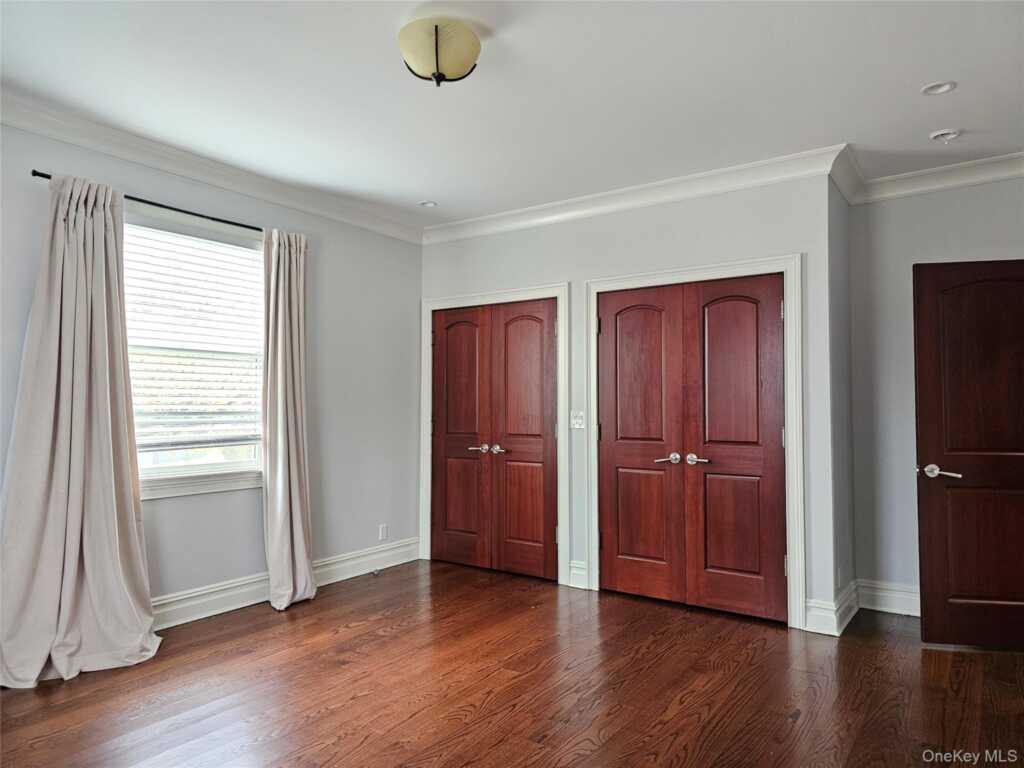 49 Greenridge Avenue, White Plains, NY 10605 - Photo 21 of 44