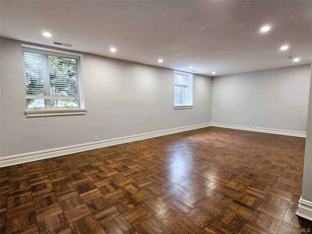 49 Greenridge Avenue, White Plains, NY 10605 - Photo 28 of 44