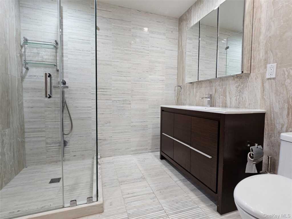 49 Greenridge Avenue, White Plains, NY 10605 - Photo 30 of 44
