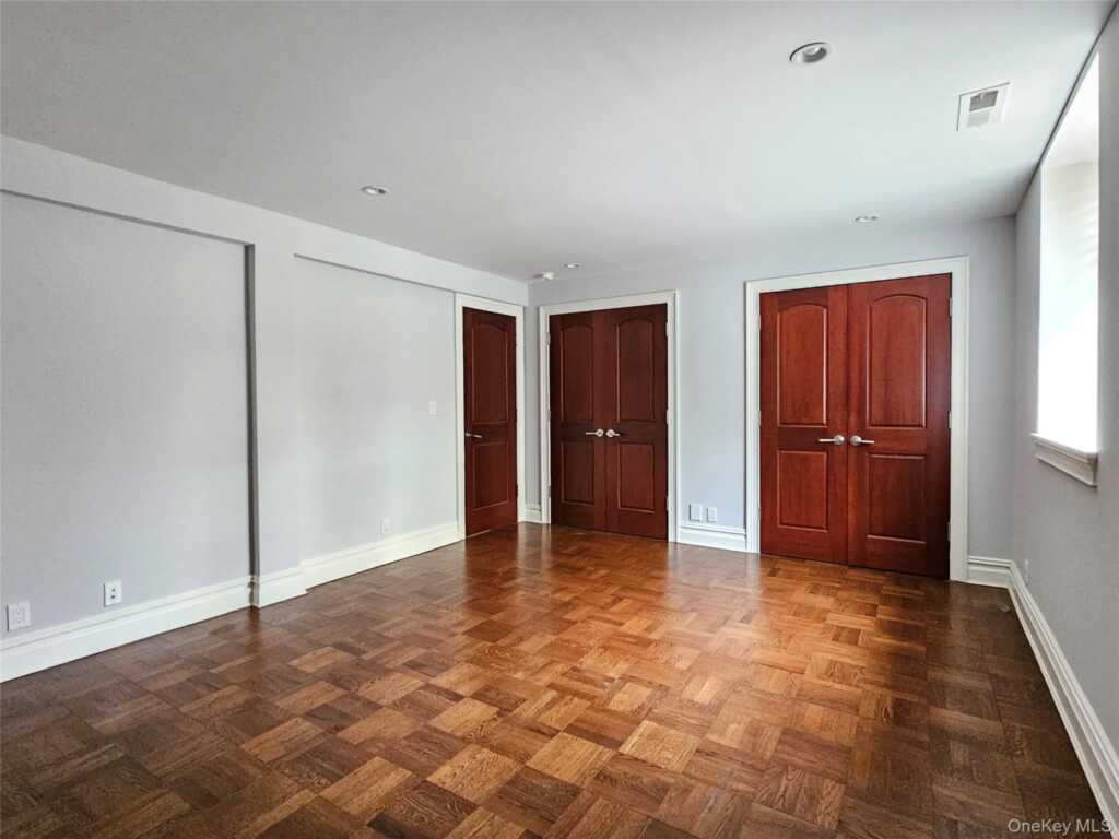 49 Greenridge Avenue, White Plains, NY 10605 - Photo 31 of 44