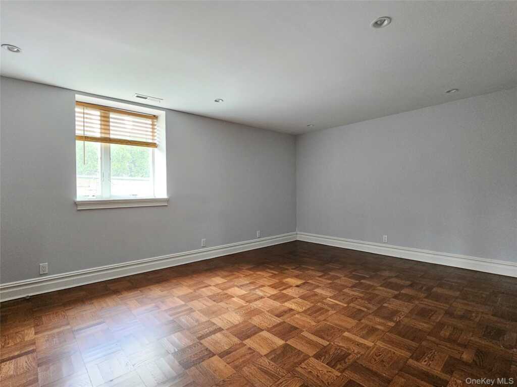 49 Greenridge Avenue, White Plains, NY 10605 - Photo 32 of 44