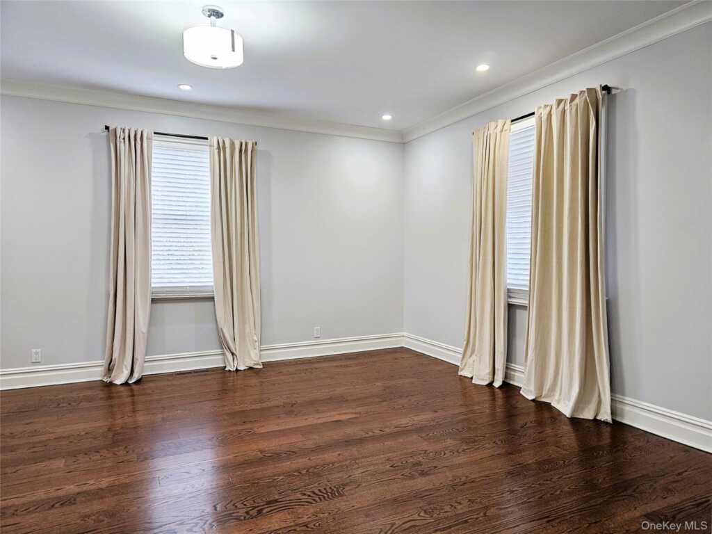 49 Greenridge Avenue, White Plains, NY 10605 - Photo 35 of 44