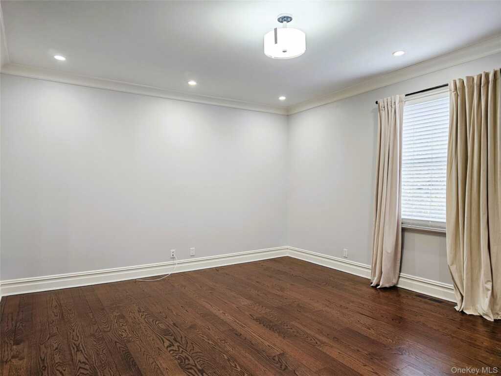 49 Greenridge Avenue, White Plains, NY 10605 - Photo 36 of 44