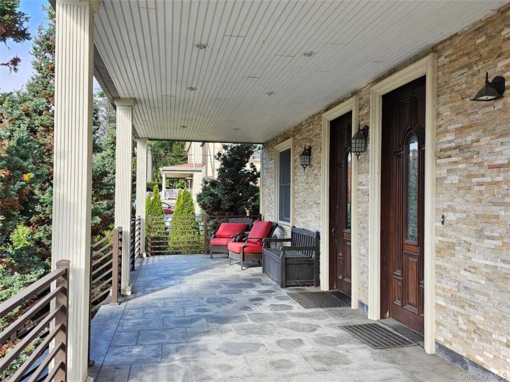 49 Greenridge Avenue, White Plains, NY 10605 - Photo 4 of 44