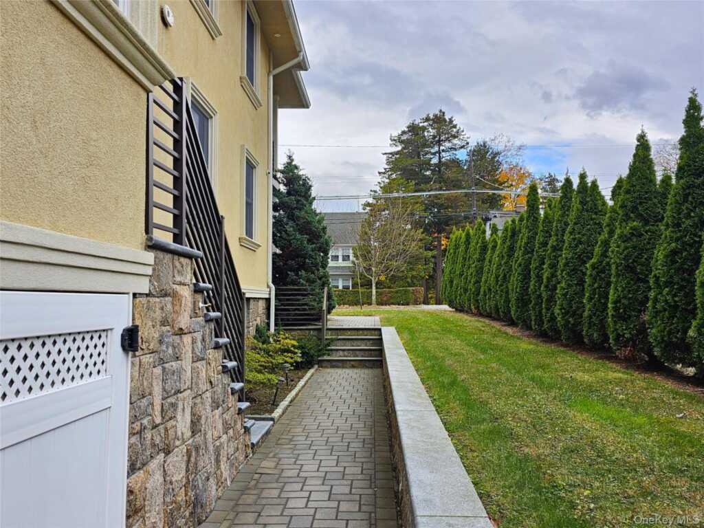 49 Greenridge Avenue, White Plains, NY 10605 - Photo 40 of 44