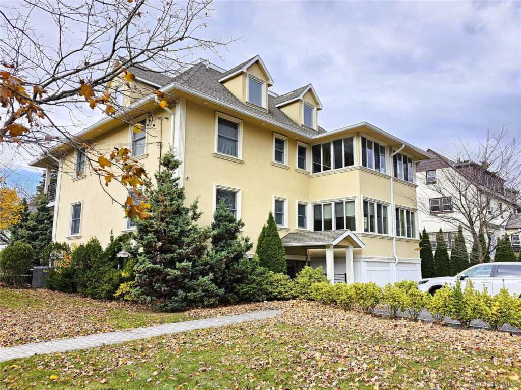 49 Greenridge Avenue, White Plains, NY 10605 - Photo 42 of 44