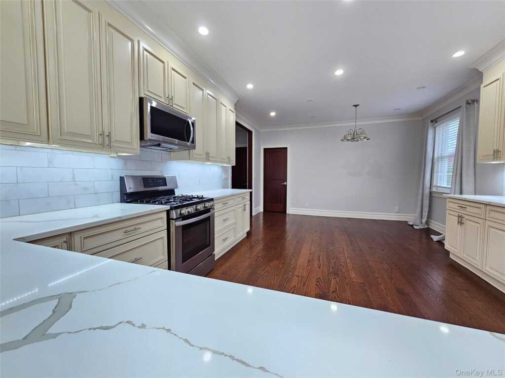 49 Greenridge Avenue, White Plains, NY 10605 - Photo 9 of 44