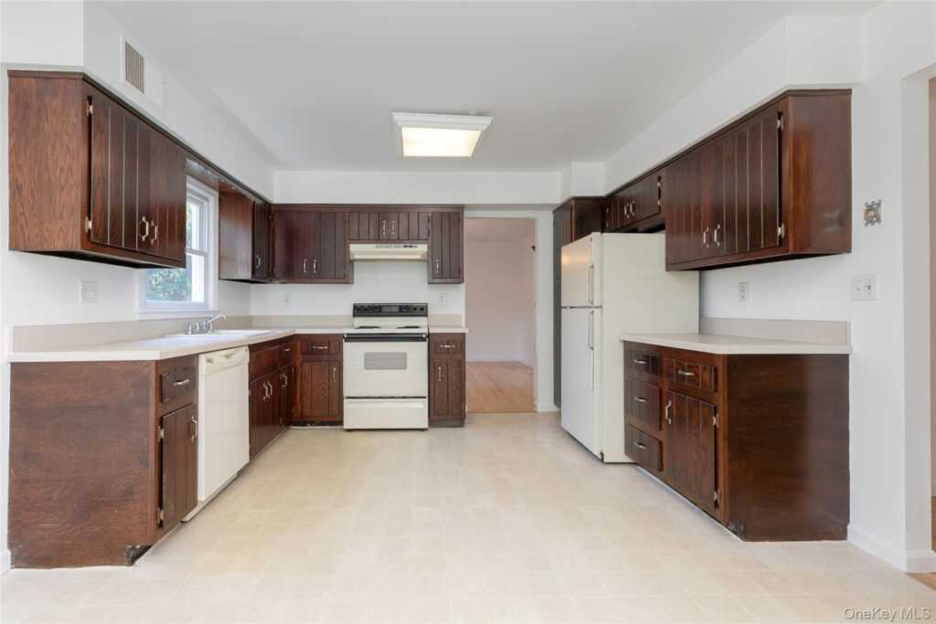 48 Clinton Avenue, Rye, NY 10580 - Photo 14 of 39