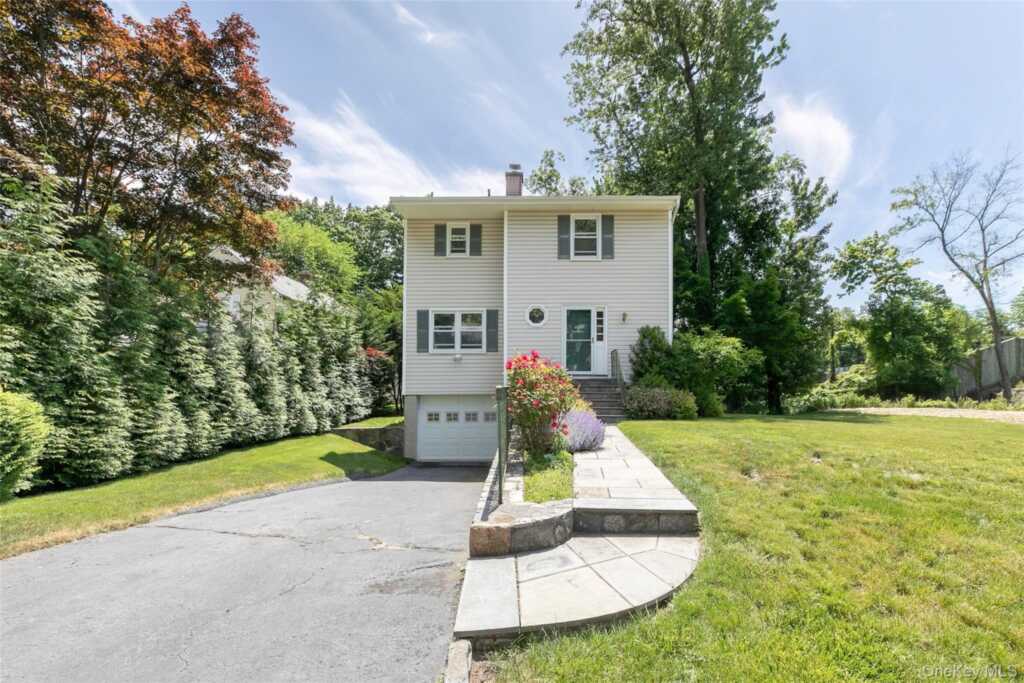 48 Clinton Avenue, Rye, NY 10580 - Photo 2 of 39