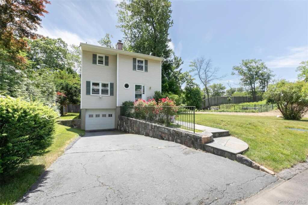 48 Clinton Avenue, Rye, NY 10580 - Photo 3 of 39