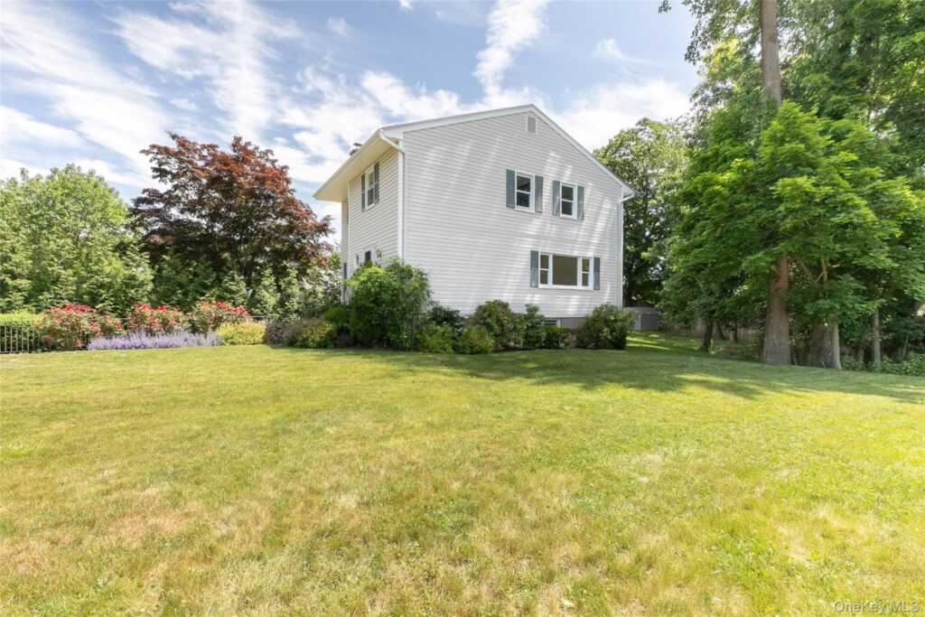 48 Clinton Avenue, Rye, NY 10580 - Photo 4 of 39