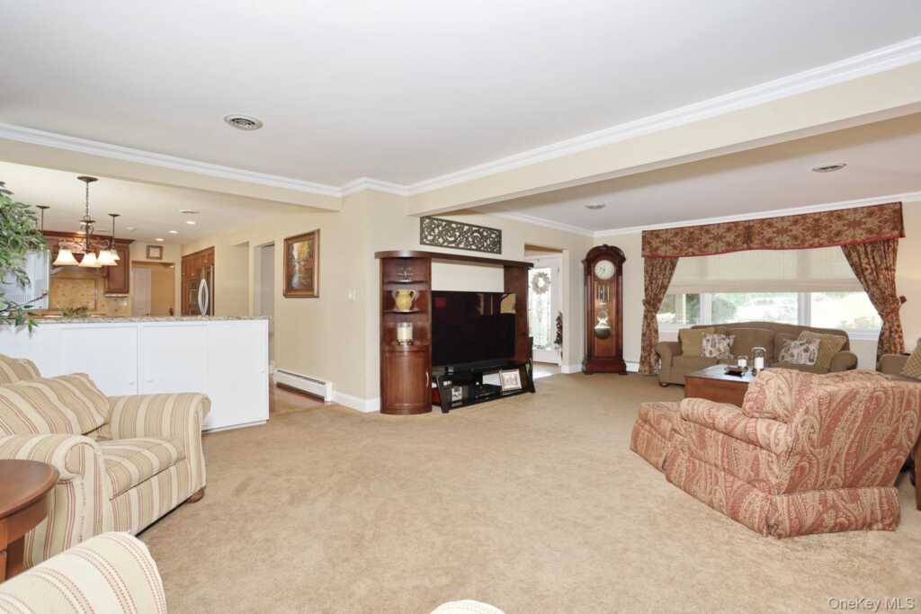 4 Plum Court, Nanuet, NY 10954 - Photo 10 of 47