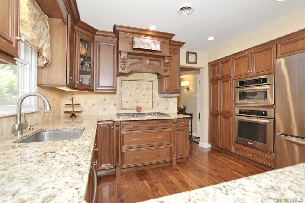 4 Plum Court, Nanuet, NY 10954 - Photo 14 of 47