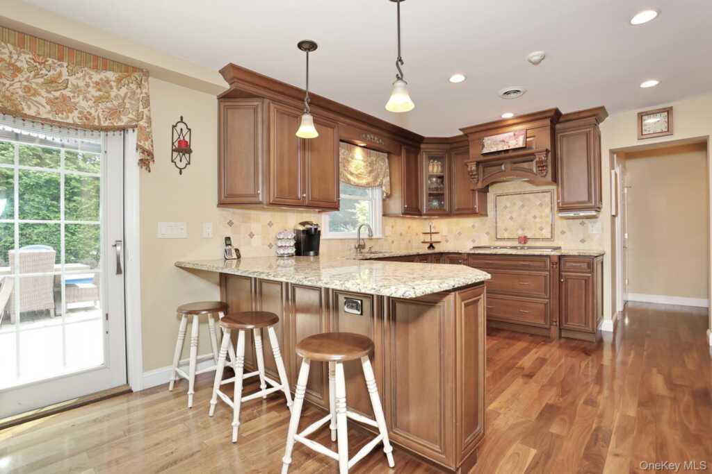4 Plum Court, Nanuet, NY 10954 - Photo 16 of 47