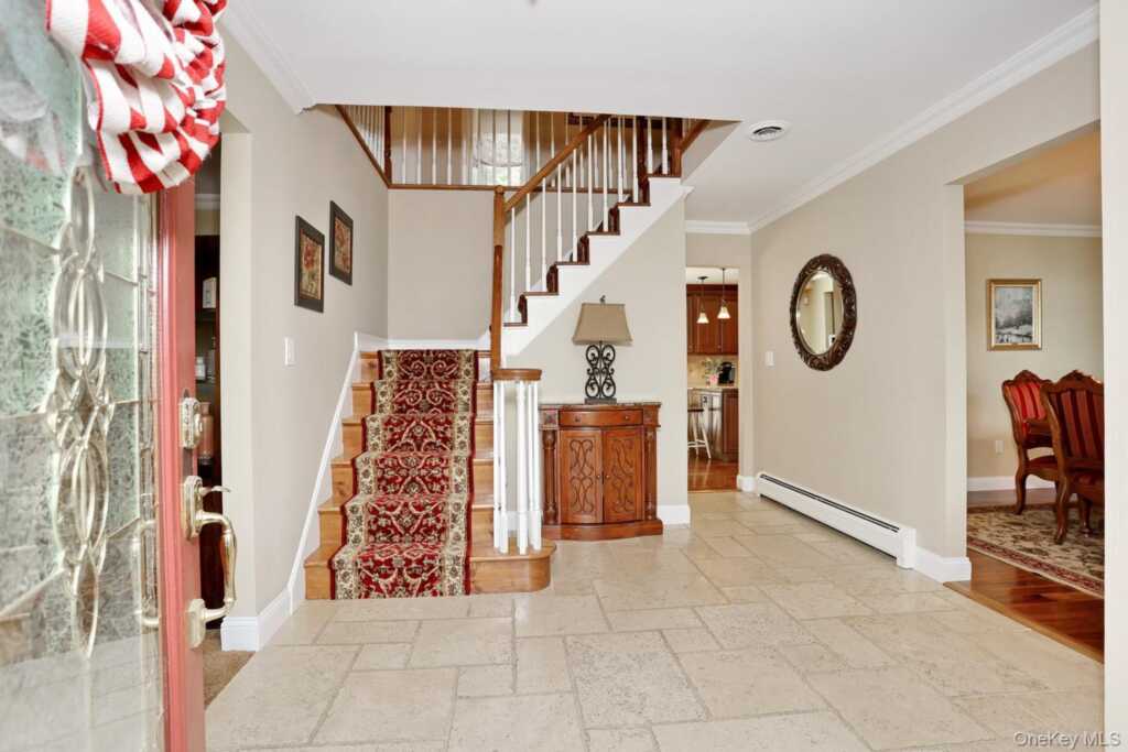 4 Plum Court, Nanuet, NY 10954 - Photo 3 of 47