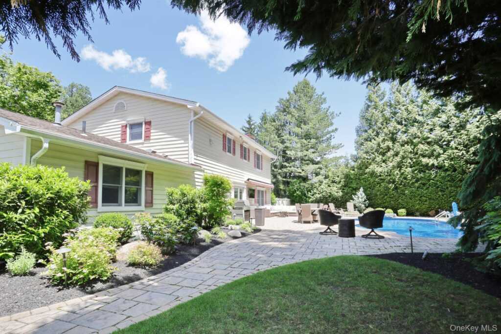 4 Plum Court, Nanuet, NY 10954 - Photo 34 of 47