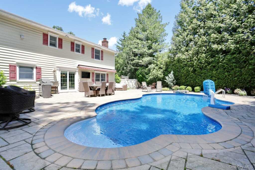 4 Plum Court, Nanuet, NY 10954 - Photo 35 of 47