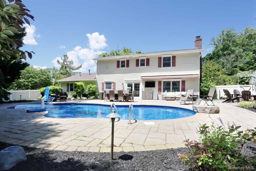 4 Plum Court, Nanuet, NY 10954 - Photo 36 of 47