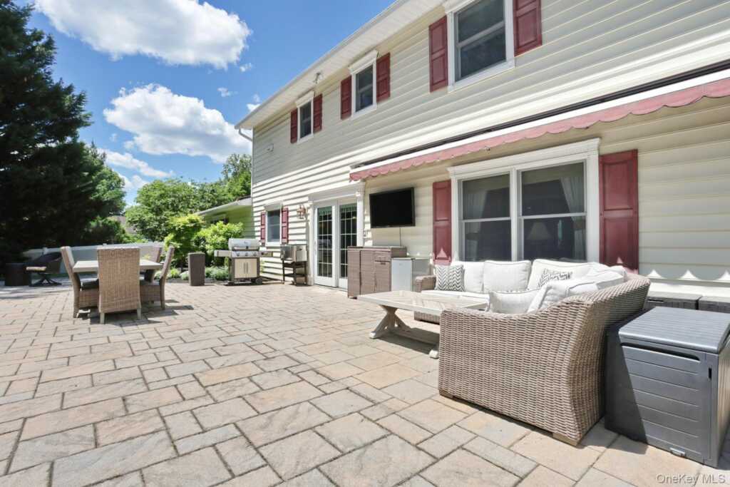 4 Plum Court, Nanuet, NY 10954 - Photo 38 of 47