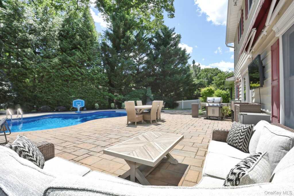 4 Plum Court, Nanuet, NY 10954 - Photo 39 of 47