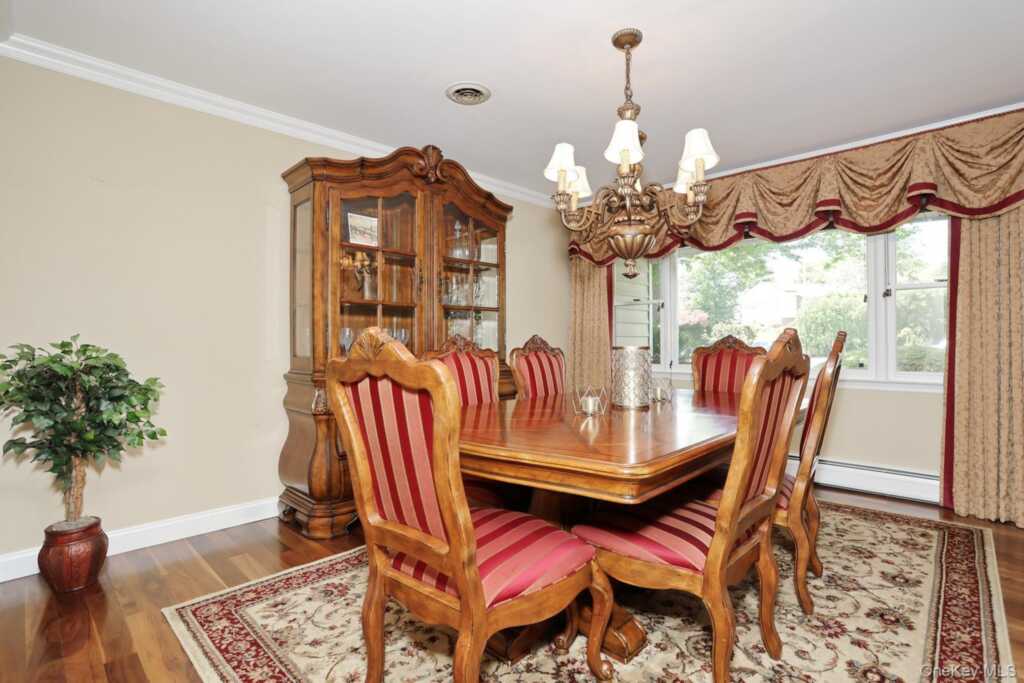4 Plum Court, Nanuet, NY 10954 - Photo 5 of 47