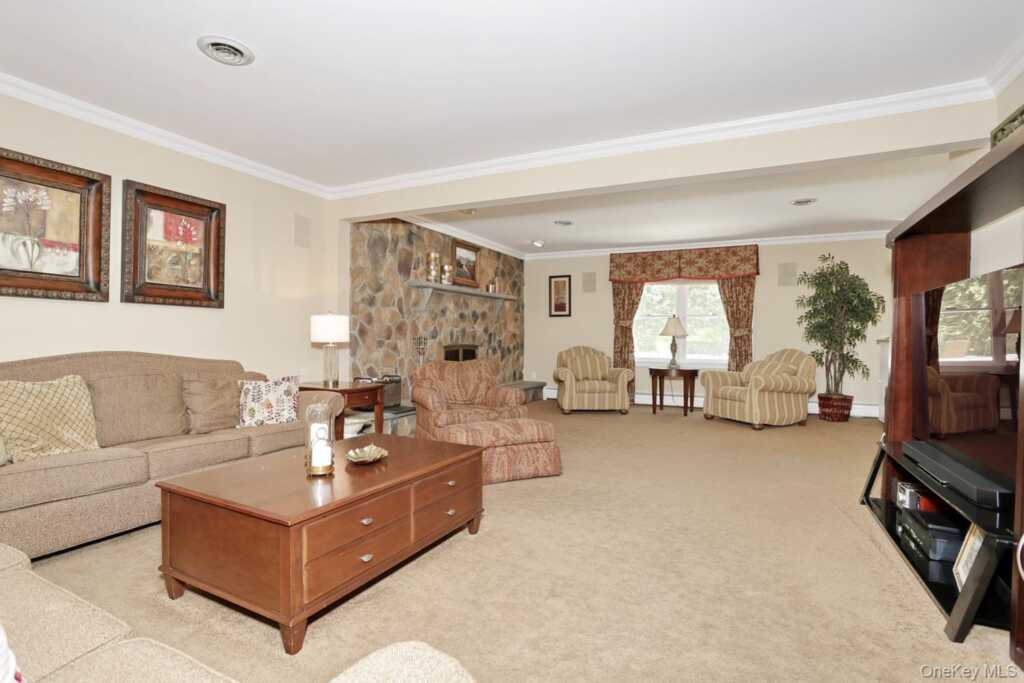 4 Plum Court, Nanuet, NY 10954 - Photo 6 of 47