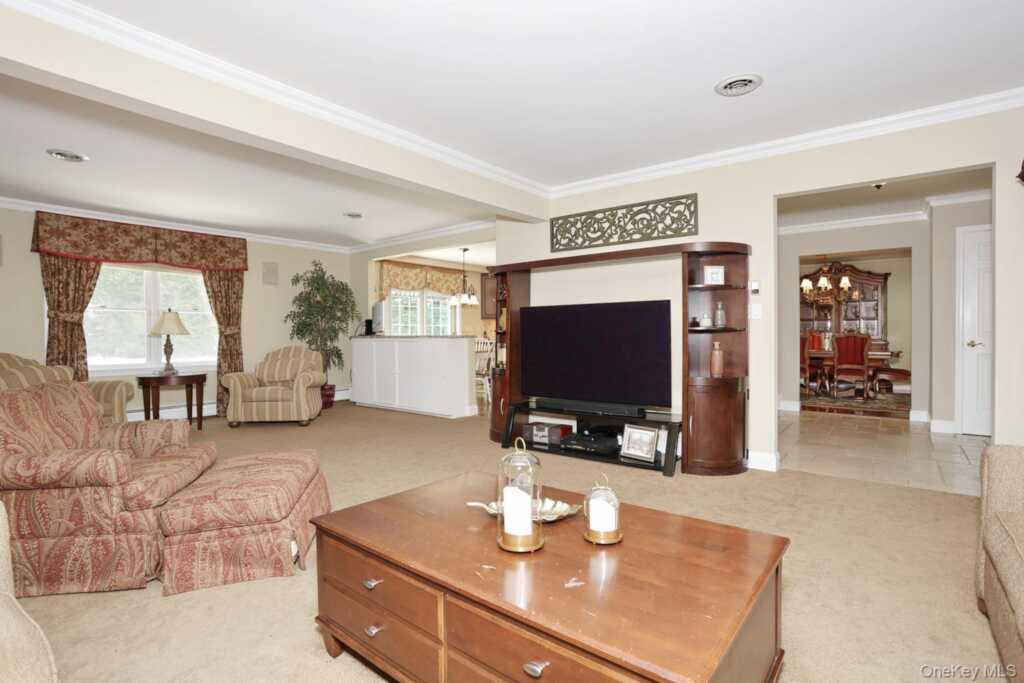 4 Plum Court, Nanuet, NY 10954 - Photo 7 of 47