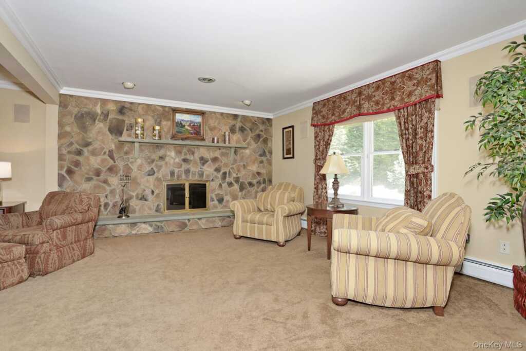 4 Plum Court, Nanuet, NY 10954 - Photo 9 of 47