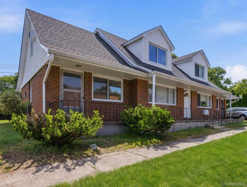36 S Middletown Road, Unit #Apt 4, Pearl River, NY 10965