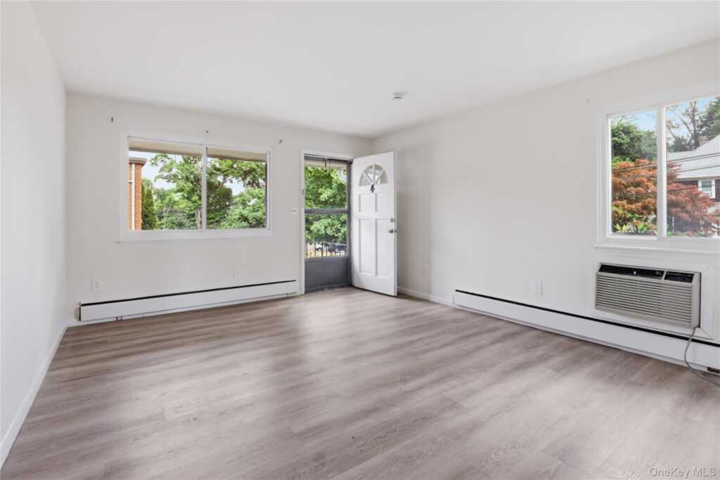 36 S Middletown Road, Unit #Apt 4, Pearl River, NY 10965 - Photo 2 of 5