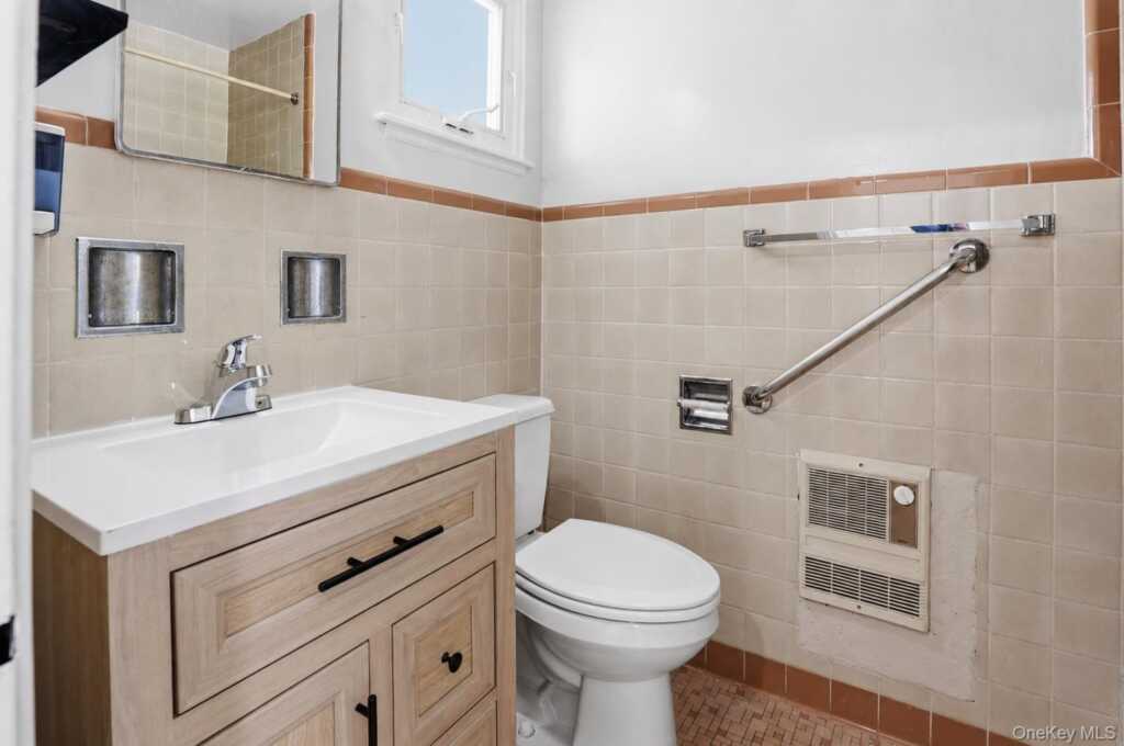36 S Middletown Road, Unit #Apt 4, Pearl River, NY 10965 - Photo 5 of 5