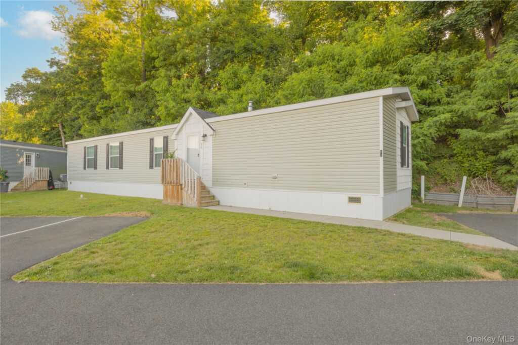 24 Leeward Lane, Stony Point, NY 10980 - Photo 2 of 31